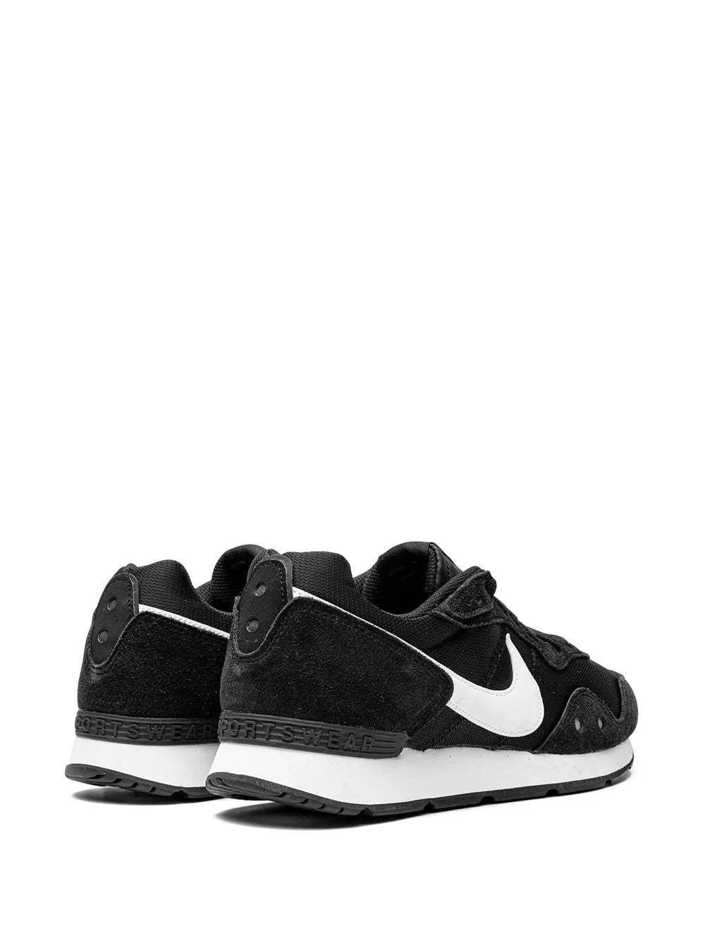 Nike Venture Runner Low-Top Sneakers