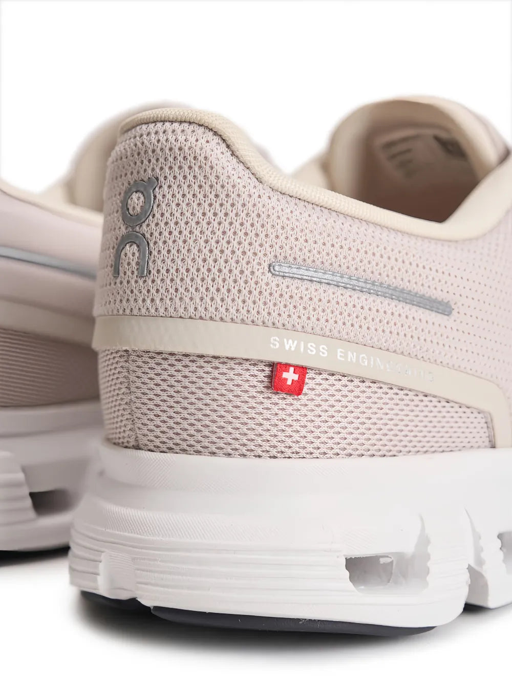 On Running Cloud 6 Sneakers